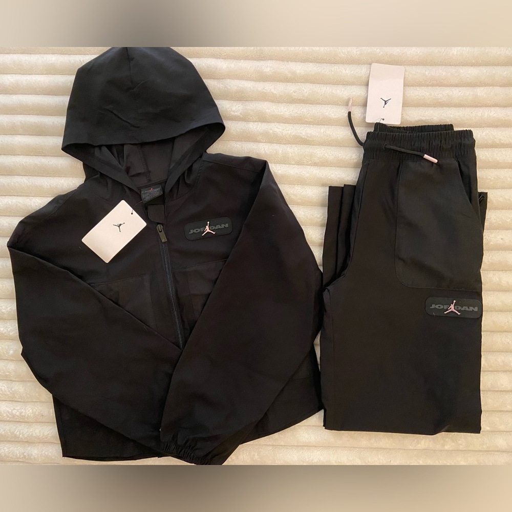 Girls Jordan Big Kids Woven Jacket & Pants Set Black. Size M 10-12
